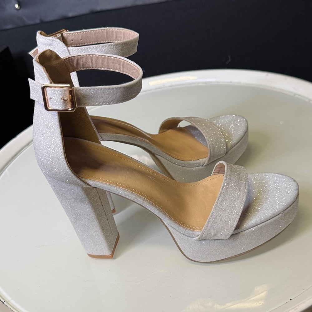Elegant Silver Glitter Women's chunky Platform Heels - Picture 4 of 6
